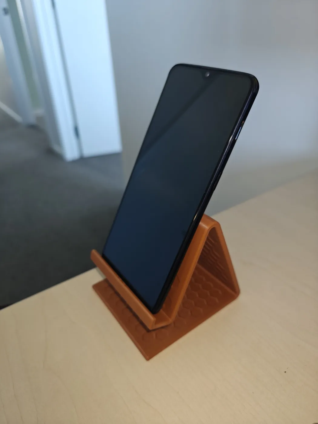 Q3D phone stand.
